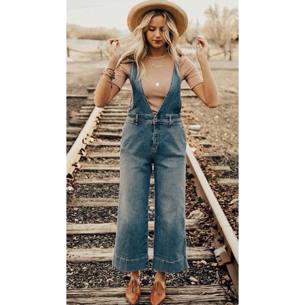 Free People Denim A LINE Wide Leg Overalls Medium Wash V-Neck Jumpsuit Size 0